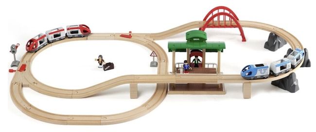brio World Reisezug Set 33512 große Bahn für 63,74 Euro statt 74 Euro