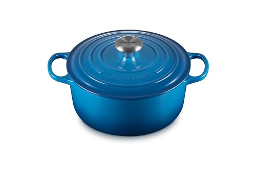 Entdecken Sie den Le Creuset Signature Gusseisen-Bräter ( 24 cm) in Marseille. Ideal für alle Herdarten, perfektes Garen mit 4,2 l Volumen.