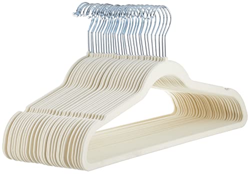 Amazon Basics Kleiderbügel schmal rutschfest für Hemden Anzüge Kostüme 30er-Pack Elfenbein
